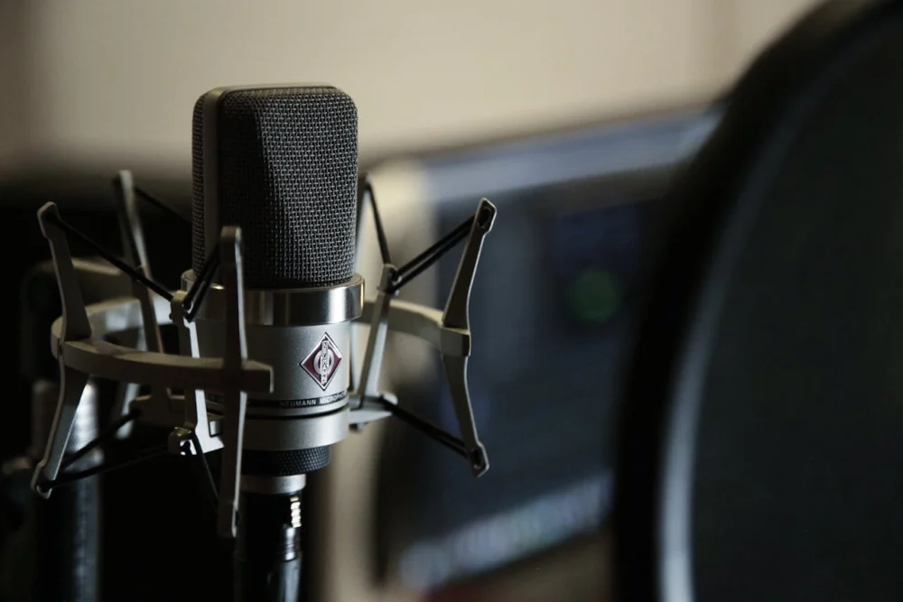 Unlocking Your Vocal Potential: A Comprehensive Guide to Audiobook Narration and Voice-Over Opportunities