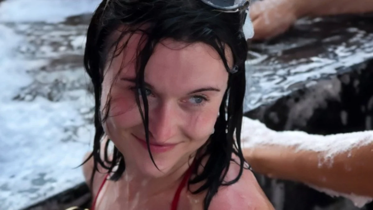 Foam Party Girl and the Goddamnitdonut Look and Bounce Video Phenomenon