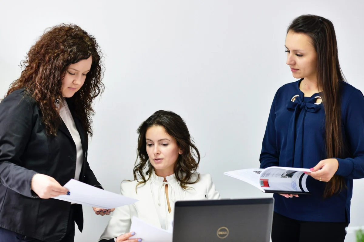 Navigating Feedback in the Modern Workplace: Strategies for Supporting Professionals with Impostor Syndrome