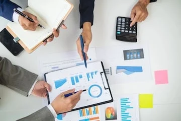 The Enduring Pillars of E-commerce Marketing: How Traditional Channels Adapt to the AI Revolution