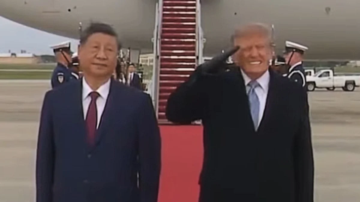 Donald Trump Flinches Beside Xi Jinping