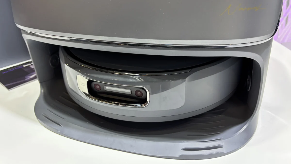Roborock vs. Narwal: A Deep Dive into the Evolving Robot Vacuum Landscape