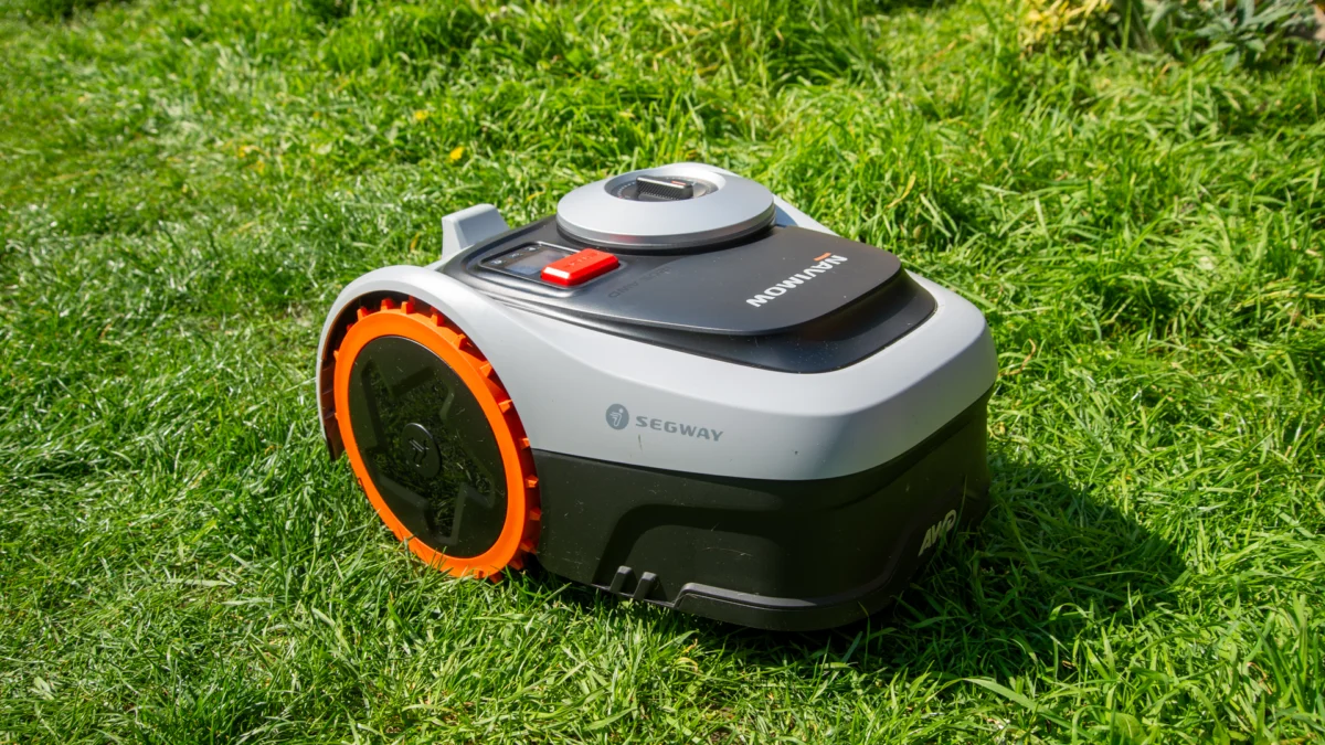 Segway Navimow i205 AWD: Revolutionizing Small Lawn Maintenance with All-Wheel Drive Prowess