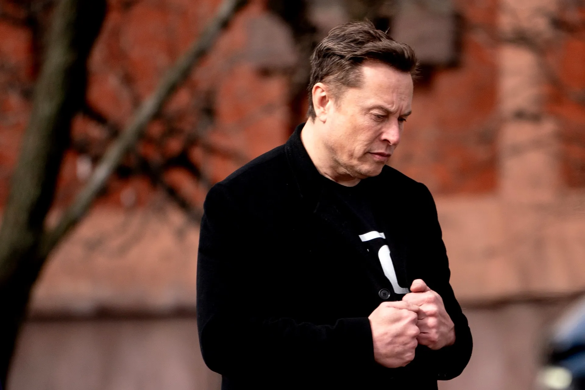 Elon Musk Pledges SpaceX Shares to Every American Child by 2027, Sparking Debate Over Logistics and Intent